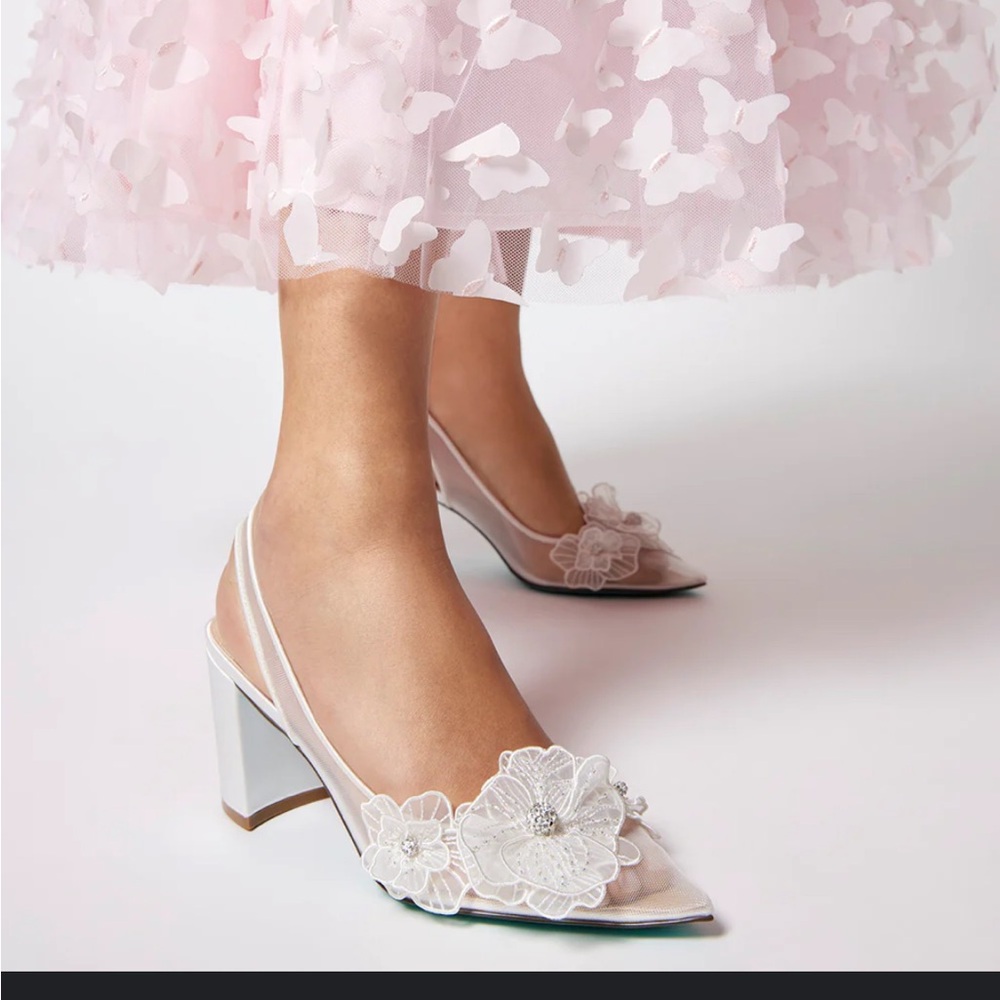 Blue by Betsey Johnson White Floral Heels - Picture 3 of 10